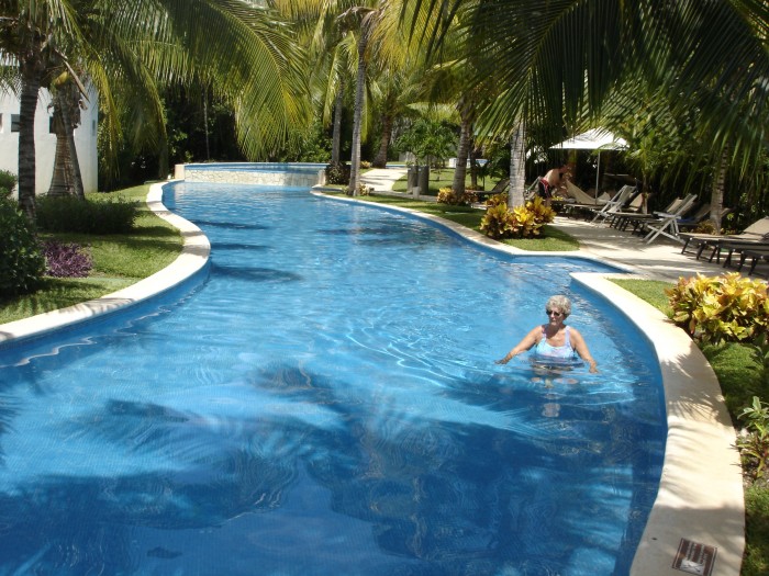 Judy did her exercises in this pool in which the watter flowed from the huge main pool by the beach to the pool in the last pic.  Ideal, never anyone there!