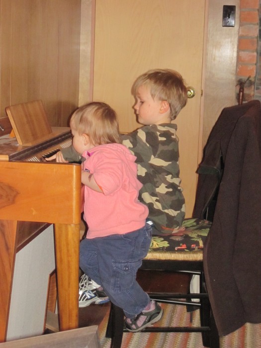 And playing twinkle twinkle on the organ.