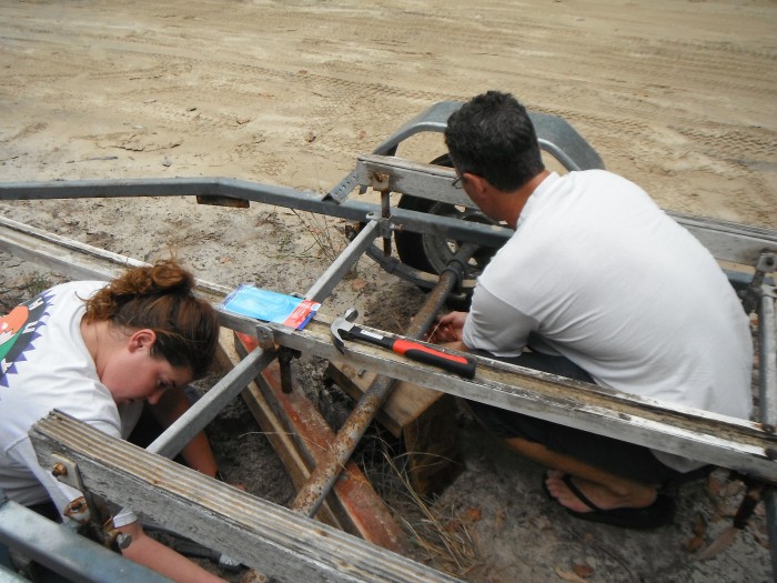 Its lucky the axle turned out to be pipe rather than solid bar otherwise we probably would have left half the trailer on the beach!  At least we got a better axle out of the deal.