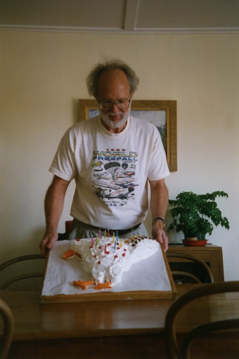 Bad pox, great cake.  Note the T shirt - I don't do that anymore!  Nice hair!  Tank water works great!