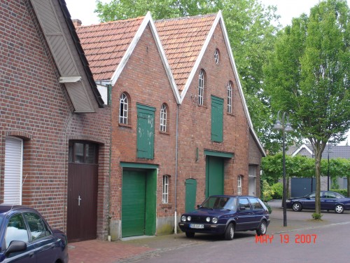 This looks like an old stable on the square at Ammaloe, and probably was a place the Derhakes did business.